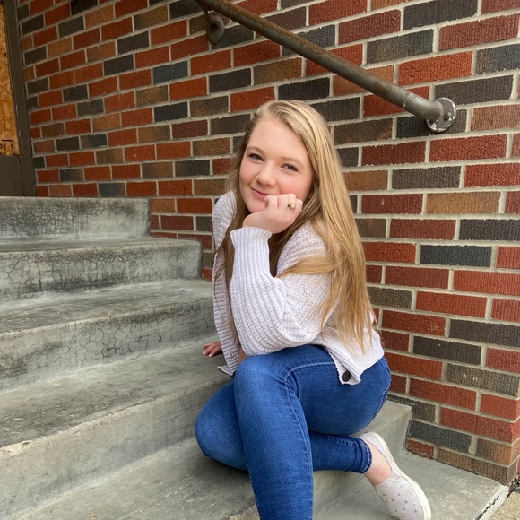 Meet your Posher, Emma - Picture 1 of 1